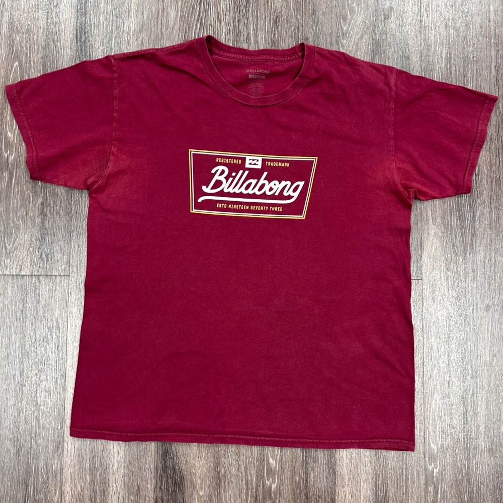 Billabong Graphic T Shirt Red Cotton Blend Large Est 1973 Logo Tee Surf Beach